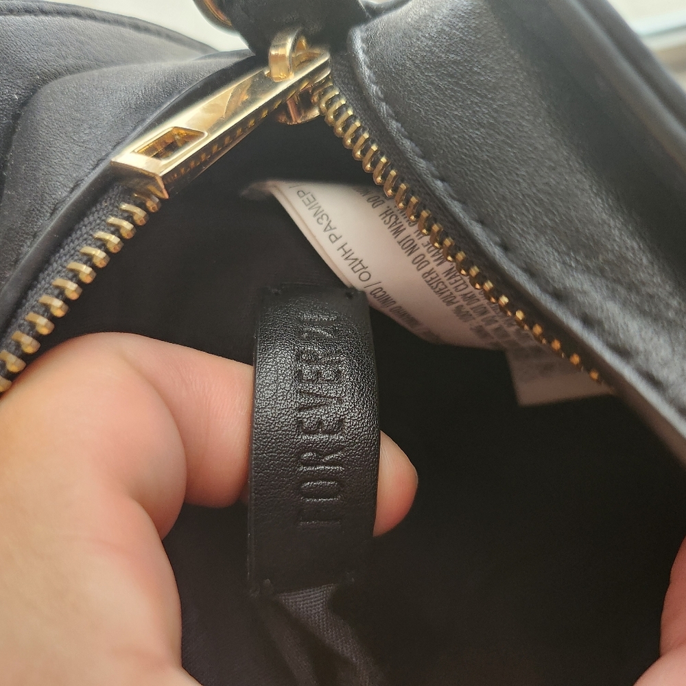 Forever 21 Crossbody bag 😍host-pick! - Picture 5 of 6